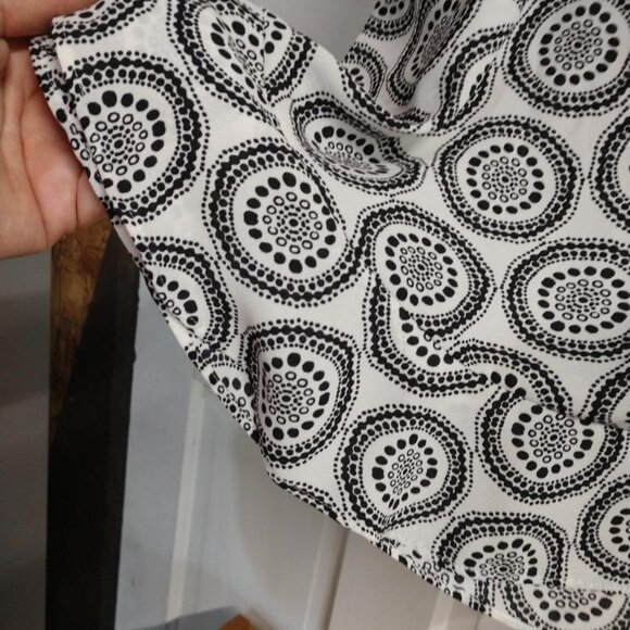 Loft Large Scoop Neck Front Flutter Sleeve Tiered Bottom Black/White Circles - Picture 6 of 10